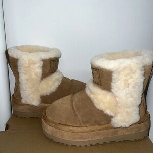 UGG CHILLAPEAK MINI